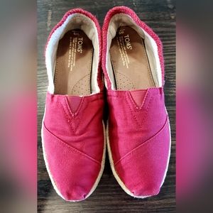 Women's size 9 Toms shoes